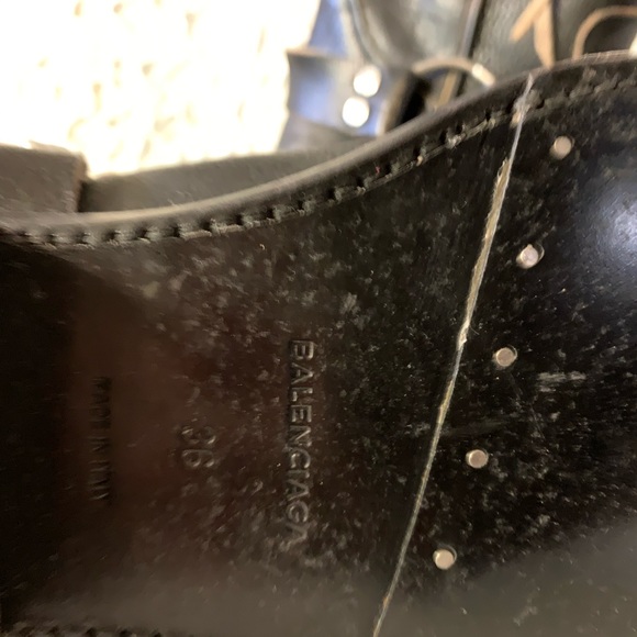 Balenciaga Santiago Distressed Leather - Picture 12 of 16